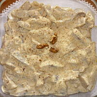 Śedzie z musztardą, keczupem i orzechami