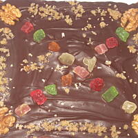 Mazurek orzechowy z polewą czekoladową