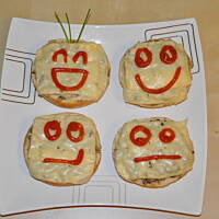 Emotki - bułka z serem