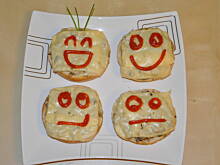 Fot. je7mima, Emotki - bułka z serem