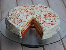 Fot. superbaba4, Kolorowy tort biszkoptowy