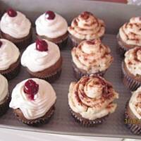 Muffinki Malwinki z wiśniami i bitą śmietaną