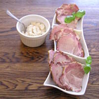 Peklowane mięso z ziołami