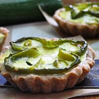 Orkiszowe tartaletki z zielonym nadzieniem