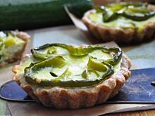 Fot. MIENTA, Orkiszowe tartaletki z zielonym nadzieniem