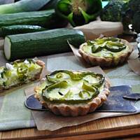 Orkiszowe tartaletki z zielonym nadzieniem