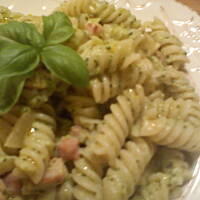 Makaron z brokułami i boczkiem