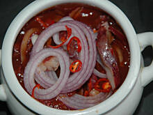 Fot. kodle, Wielkanocne śledziki zatopione w pomidorowej oliwie