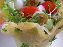 Fot. olusia23, Jadalne miseczki serowe z sałatką