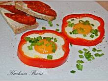 Fot. bronislawa70, Jajka sadzone w obręczach z papryki