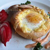 Jajko zapiekane w bułce