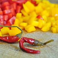 Grillowany łosoś z pikantną salsą