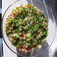 Warstwowa sałatka z tuńczykiem