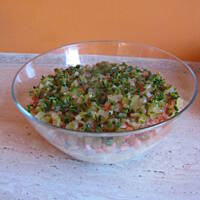 Warstwowa sałatka z tuńczykiem