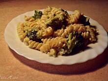 Fot. LiliMili, Makaron w sosie serowo-śmietanowym z brokułami