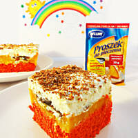 Tęczowe ciasto z uśmiechem