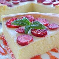 Sernik cytrynowy z truskawkami