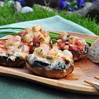 Grillowane pieczarki faszerowane serem pleśniowym