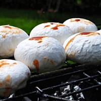 Grillowane pieczarki faszerowane serem pleśniowym