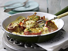 Fot. Femmee_, Schabowy w sosie serowo-ziołowym