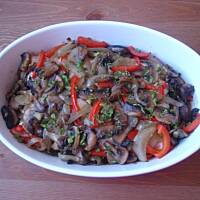 Parówki zapiekane w warzywach