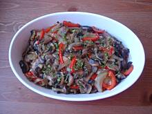 Fot. eluchap, Parówki zapiekane w warzywach