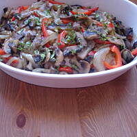 Parówki zapiekane w warzywach