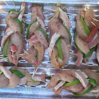 Grillowane drobiowe warkocze z boczkiem i szczypiorkiem