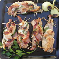 Grillowane drobiowe warkocze z boczkiem i szczypiorkiem