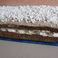 Placek z chałwą i bezami