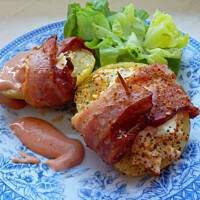 Grillowane ziemniaki z serem feta i boczkiem