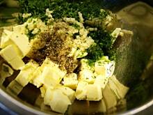 Fot. APM, Masło ziołowo czosnkowe do bagietki lub ziemniaków