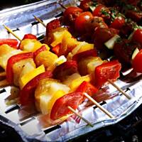 Szaszłyki drobiowe z ananasem lub cukinią