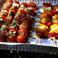 Szaszłyki drobiowe z ananasem lub cukinią