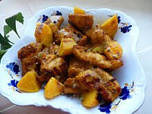 Fot. Mama - Różyczki, Grillowana pierś drobiowa z brzoskwiniami i sosem