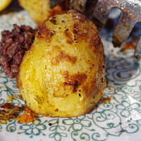 Grillowane ziemniaki w ziołach z czosnkiem