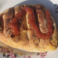 Calzone z grilla, z szynką i pieczarkami