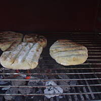 Calzone z grilla, z szynką i pieczarkami