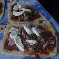 Calzone z grilla, z szynką i pieczarkami