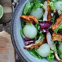 Sałatka z grillowanym kurczakiem i melonem