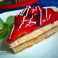 Ciasto marcepanowe z truskawkami