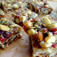 Krajanka karmelowa z orzechami, pestkami i suszonymi owocami