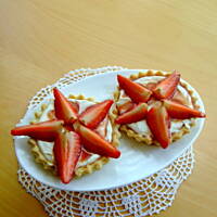 Tartaletki z truskawkami w occie balsamicznym