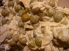 Fot. lelek, Sałatka obiadowa z groszku konserwowego