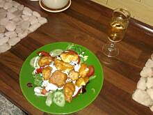 Fot. mliwka, Chrupiący kurczak w sezamie na sałatce