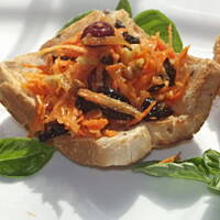 Suróweczka w chlebowych miseczkach