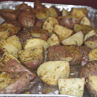 Grillowane ziemniaki w ziołach z czosnkiem