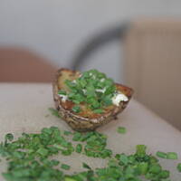 Grillowane ziemniaki w ziołach z czosnkiem