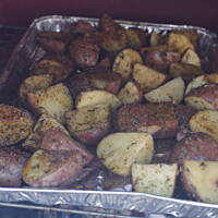 Grillowane ziemniaki w ziołach z czosnkiem