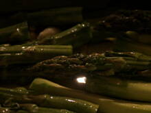 Fot. ewe, sałatka z makaronu, szparagów i krewetek